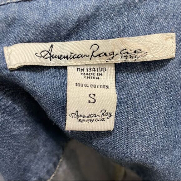 American Rag Denim Button-Up Shirt Medium Wash w/ Studded‎ Collar Women’s Small - Picture 6 of 8
